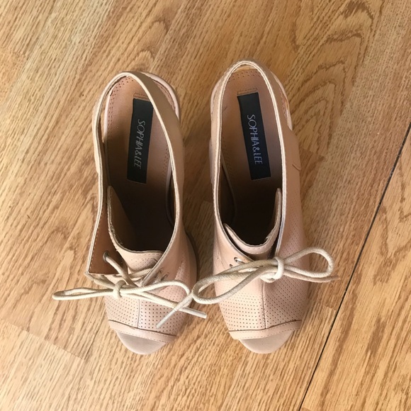 Sophia and Lee Nude High heels with laces - Picture 3 of 4